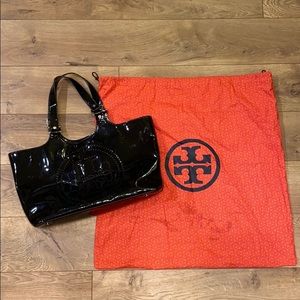 TORY BURCH Black patent leather 'TORY' logo